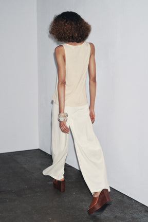 Trägertop aus Leinen-Baumwoll-Mischgewebe.