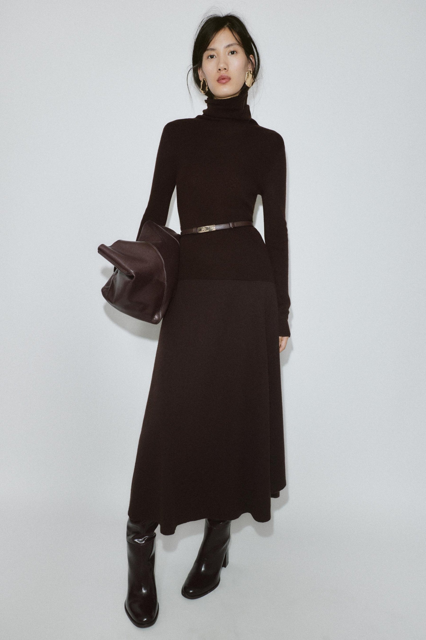 Wollpullover mit hohem Kragen