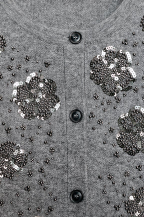Perlenbesetzte Strickjacke
