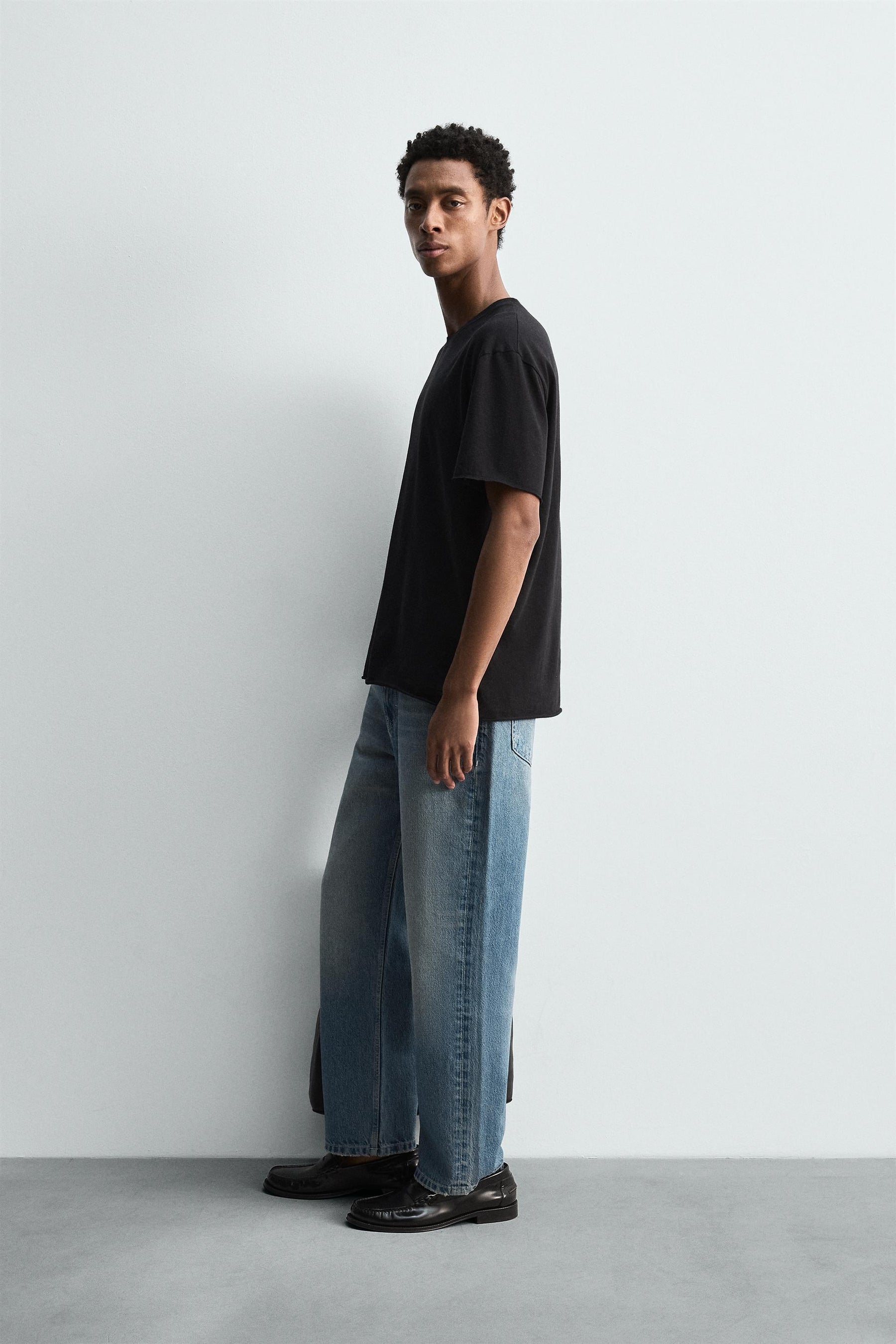 LIGHTWEIGHT IRREGULAR TRIM T-SHIRT - Image 4