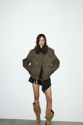 ABNEHMBARER KRAGEN AUS WILDLEDERKUNST