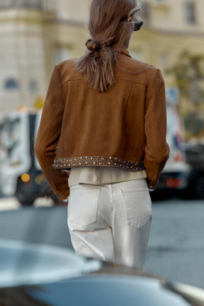 Nietenbesetzte Wildlederimitat-Jacke