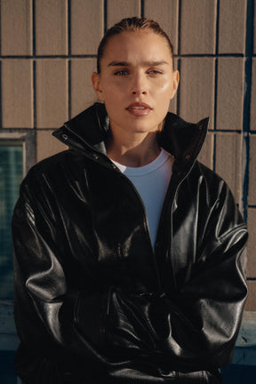 VOLUME JACKE AUS KUNSTLEDER