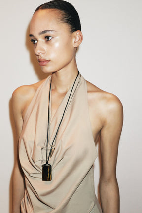 Gefärbtes Neckholder-Top