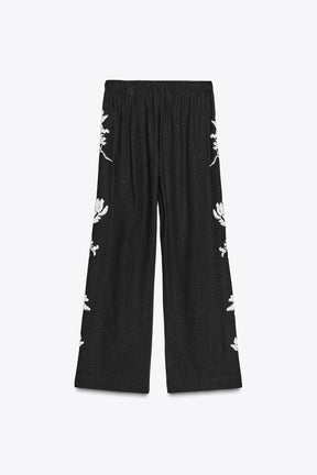 Hose mit Perlenstickerei