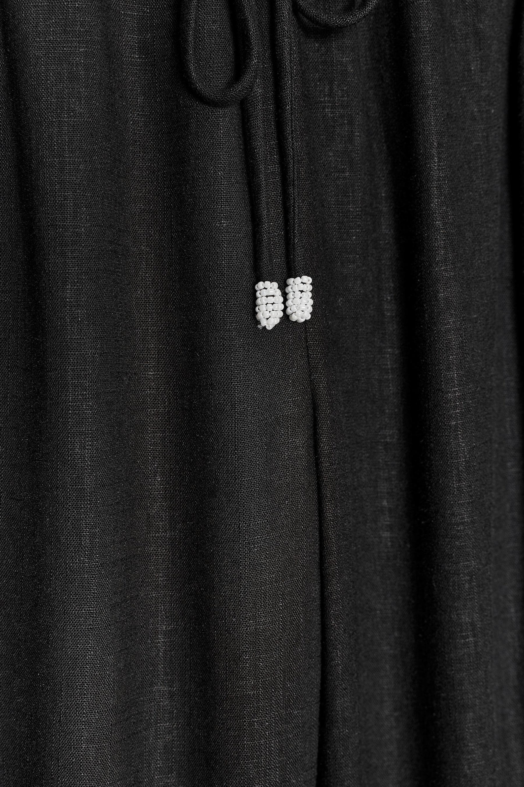 Hose mit Perlenstickerei