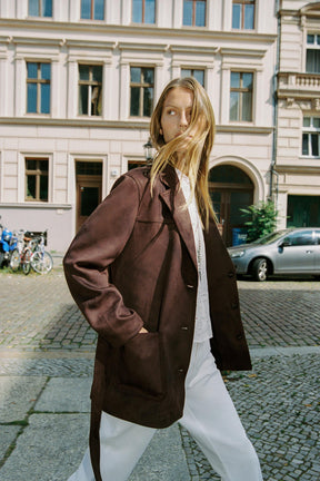 Gürteljacke in Wildlederoptik