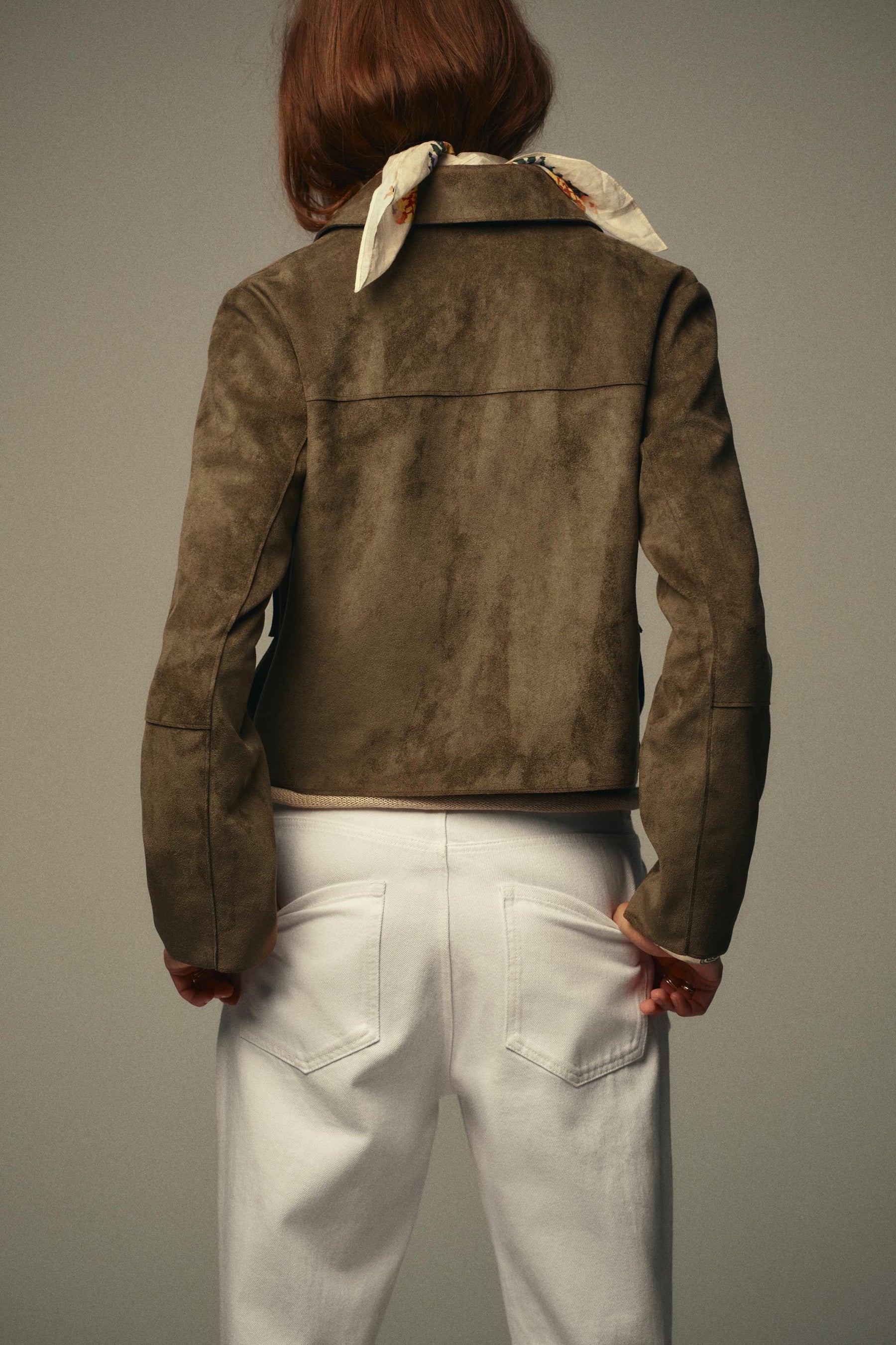 KURZE JACKE AUS WILDLEDERKUNST