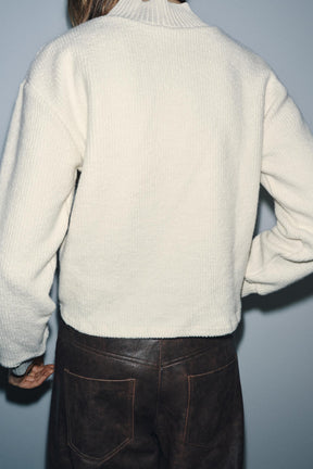 Sweatshirt mit rustikalem Broschenmuster