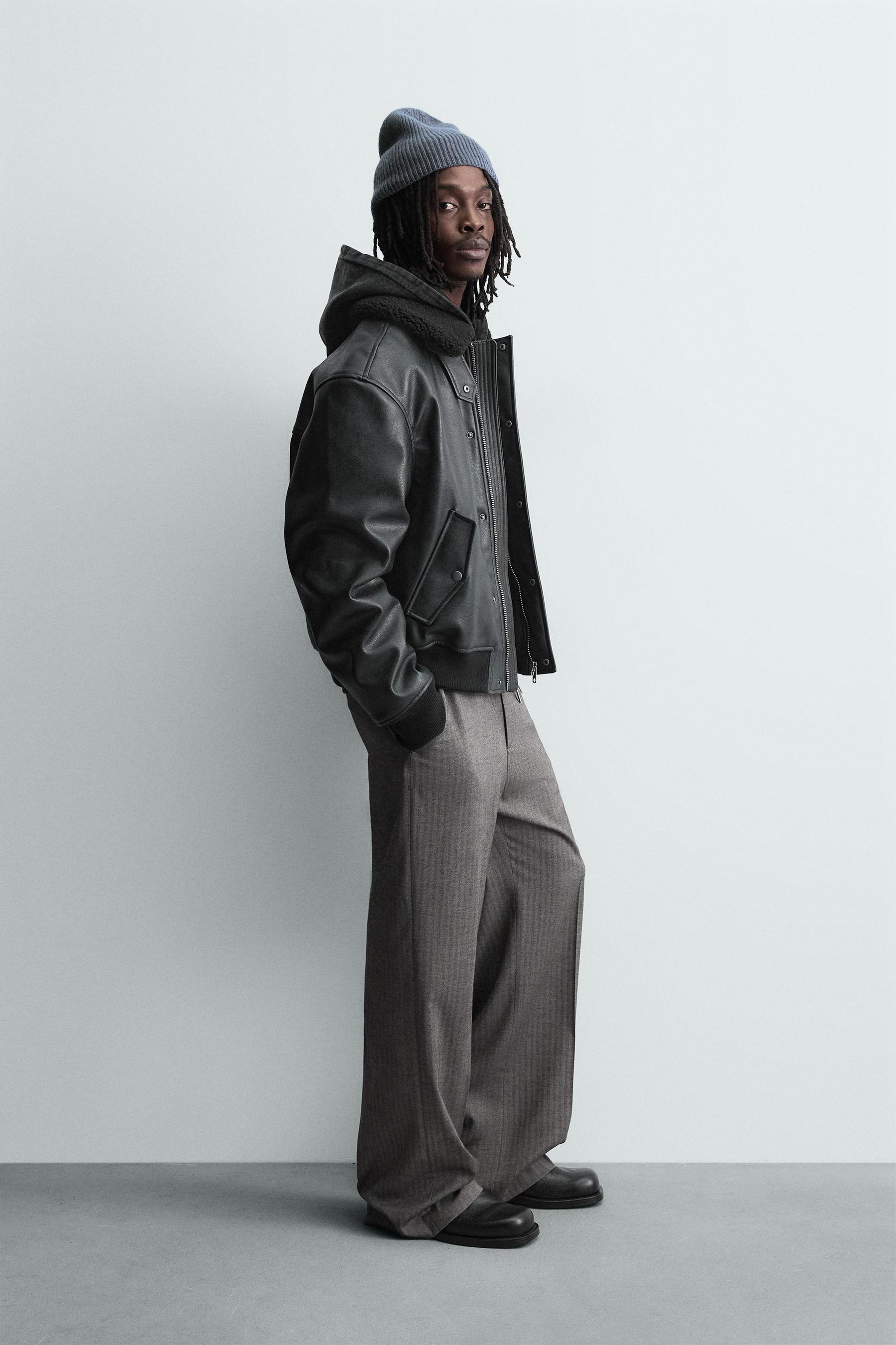 Abnehmbares Halsband aus Kunstleder