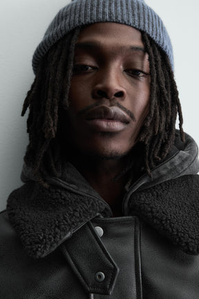 Abnehmbares Halsband aus Kunstleder