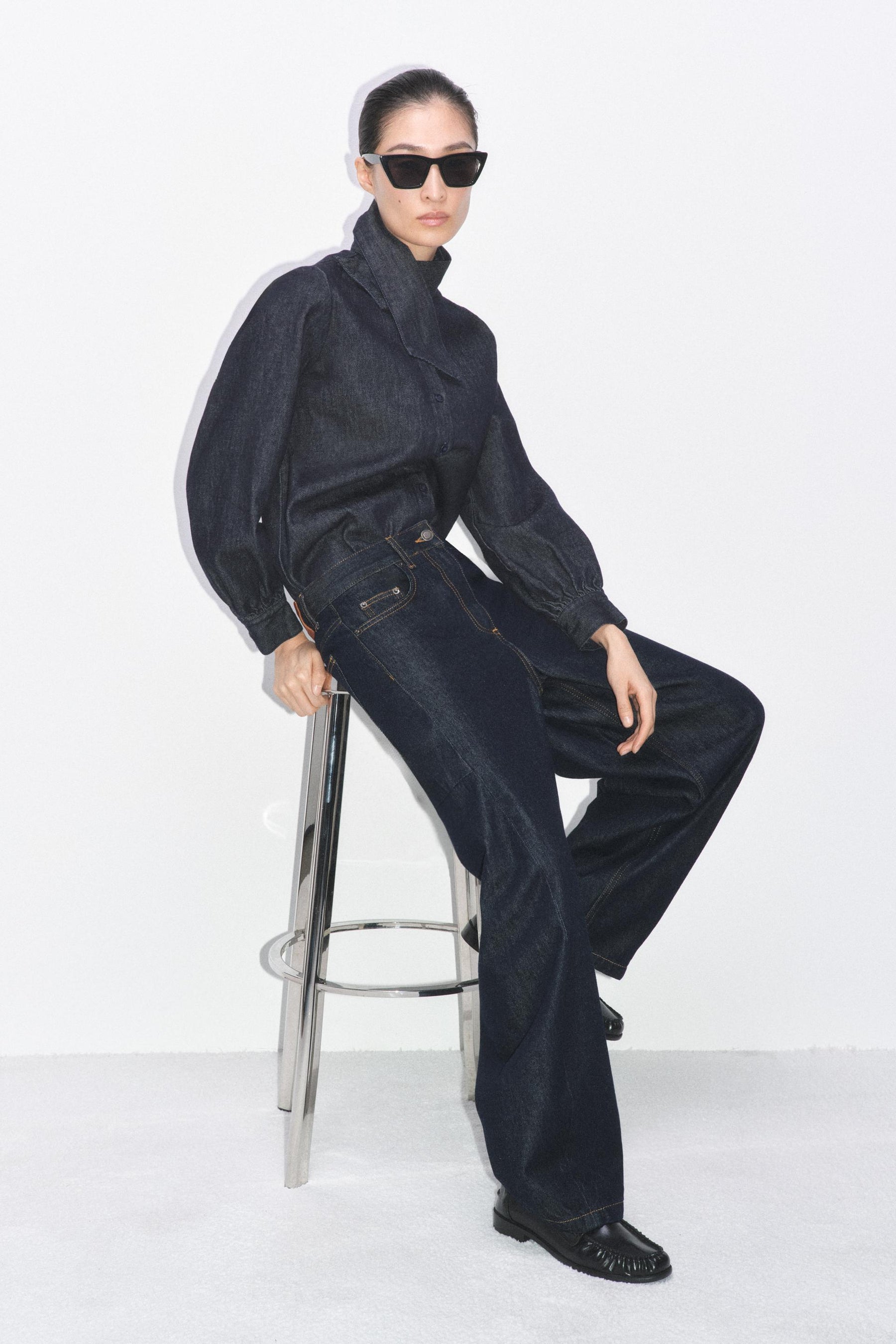 Knöchelhohe Ballon-Jeans mit mittelhohem Bund