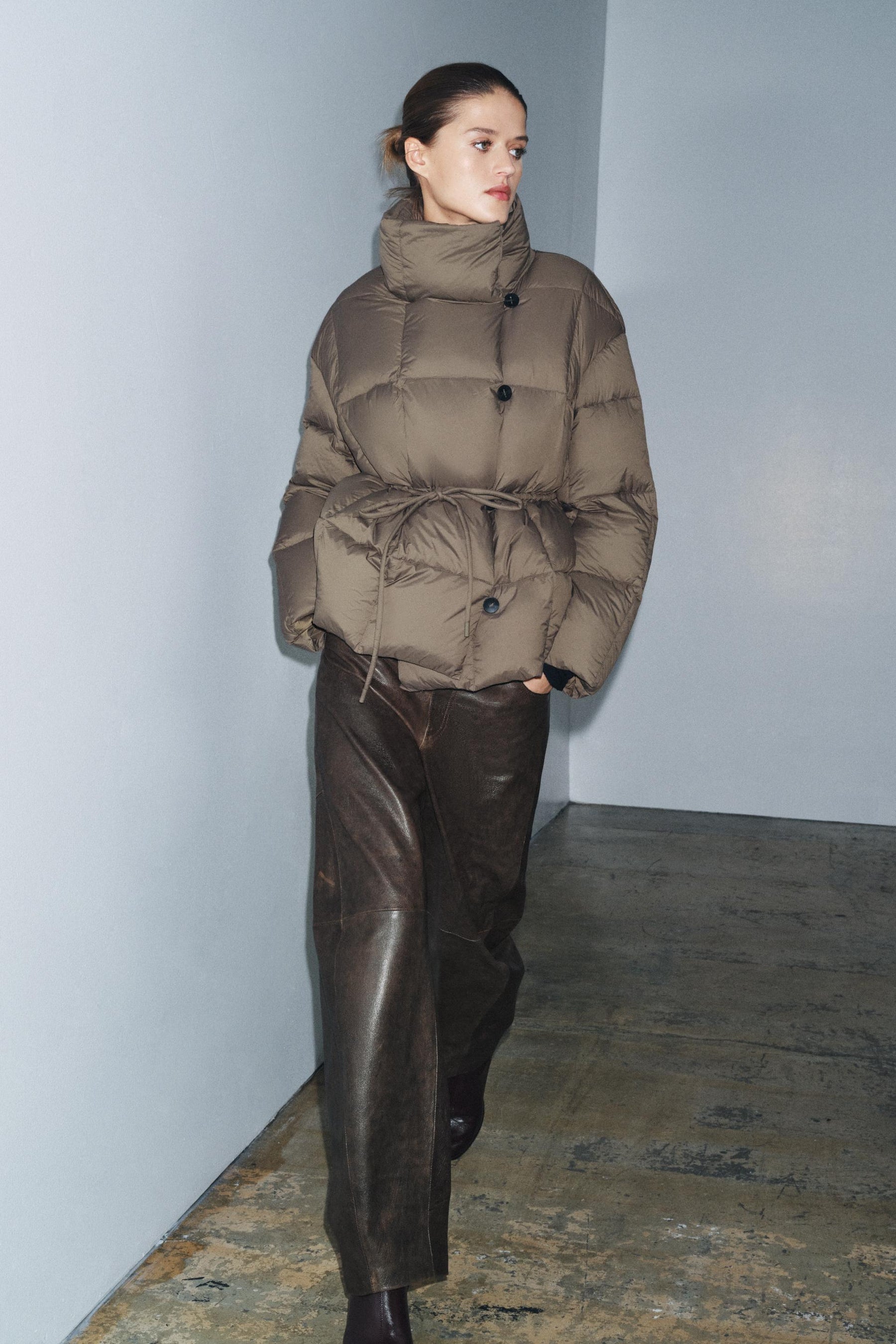 Daunenjacke mit Gürtel