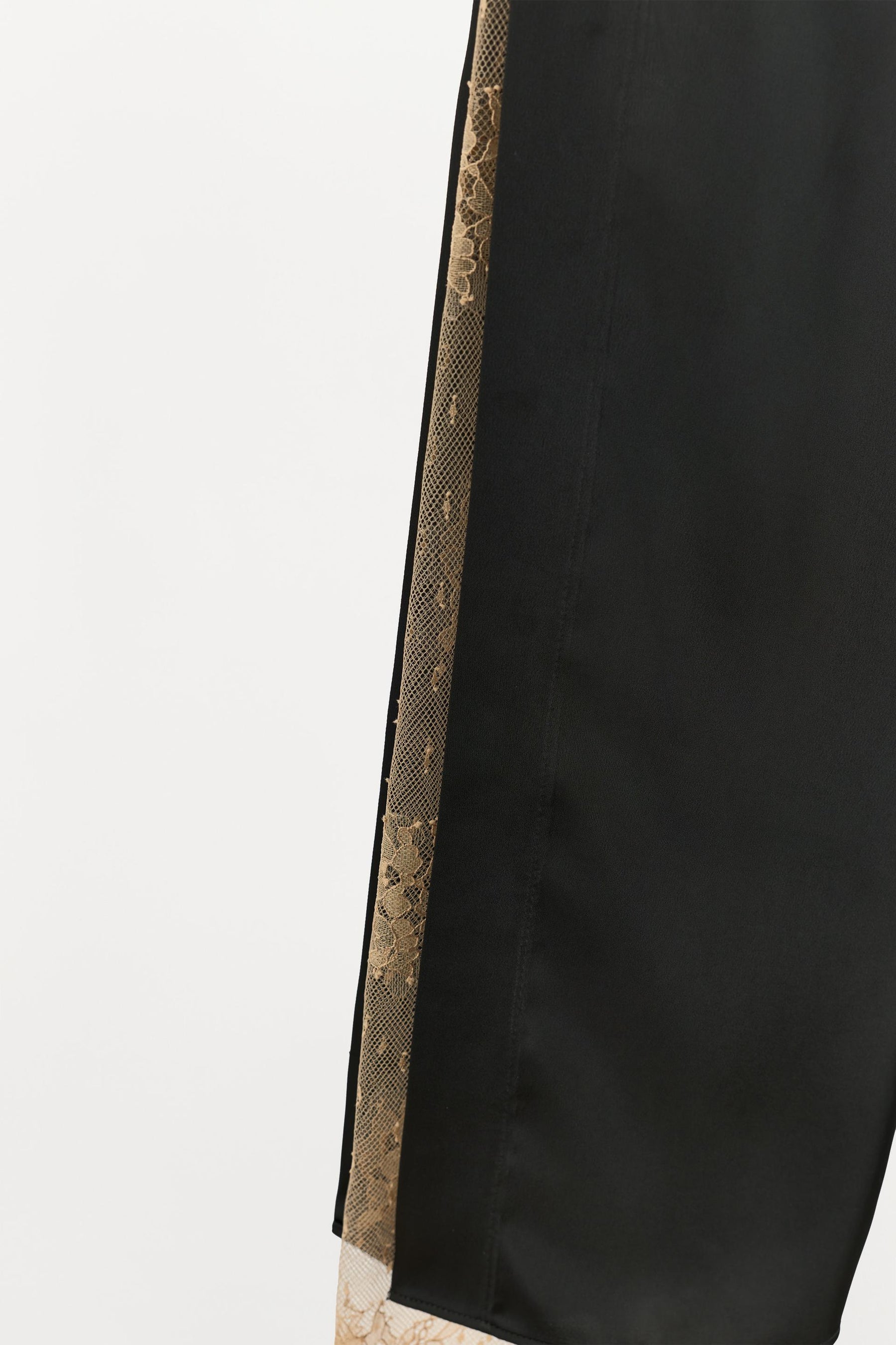 Satin-Spitzenhose mit Schlitz