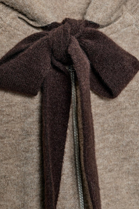 Strickjacke mit Schleifendetails