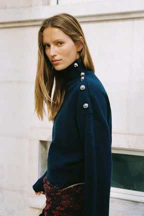 Weicher Strickpullover mit Knöpfen