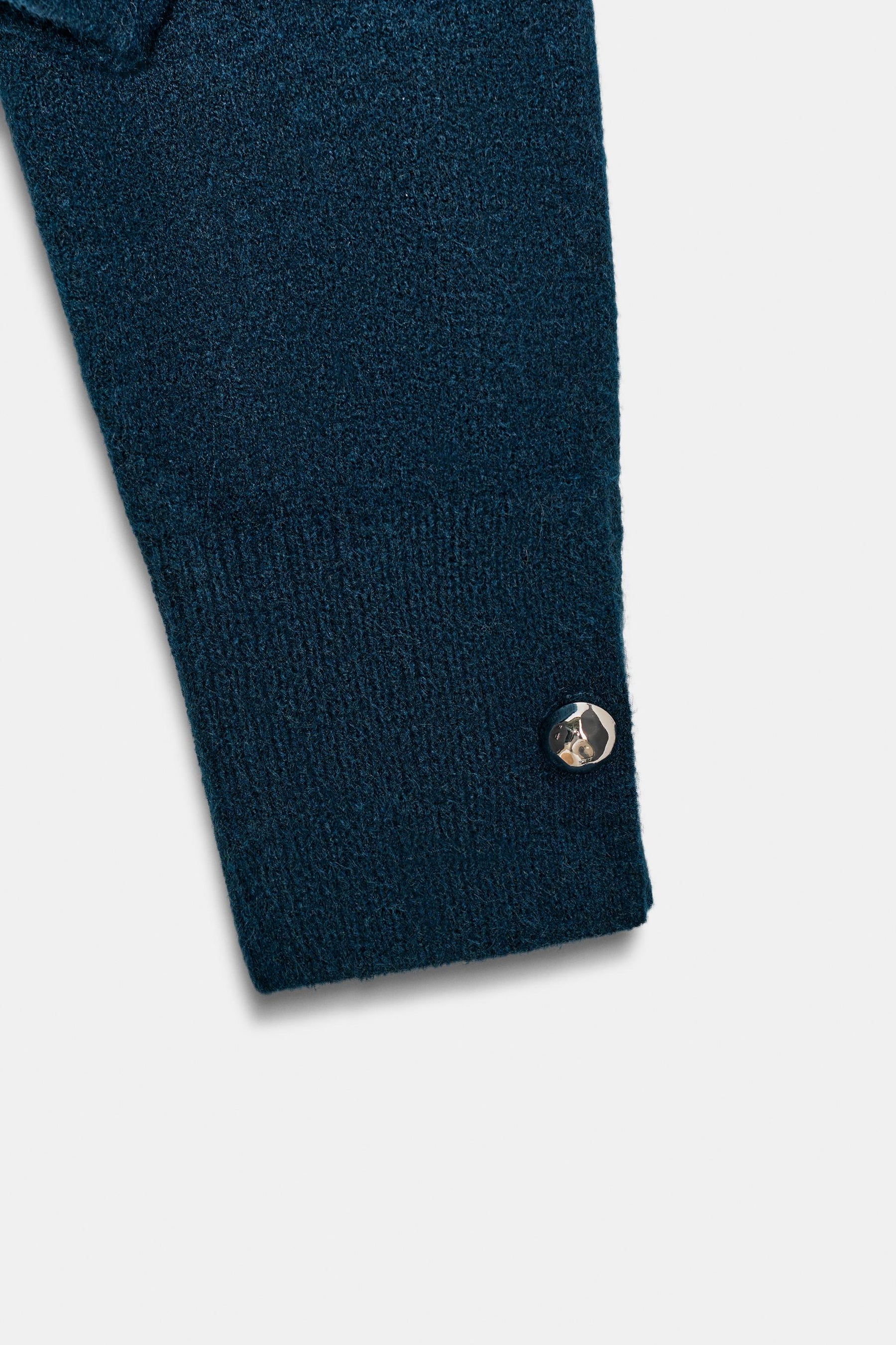 Weicher Strickpullover mit Knöpfen