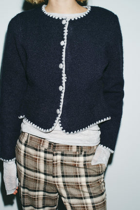 Bestickte Strickjacke