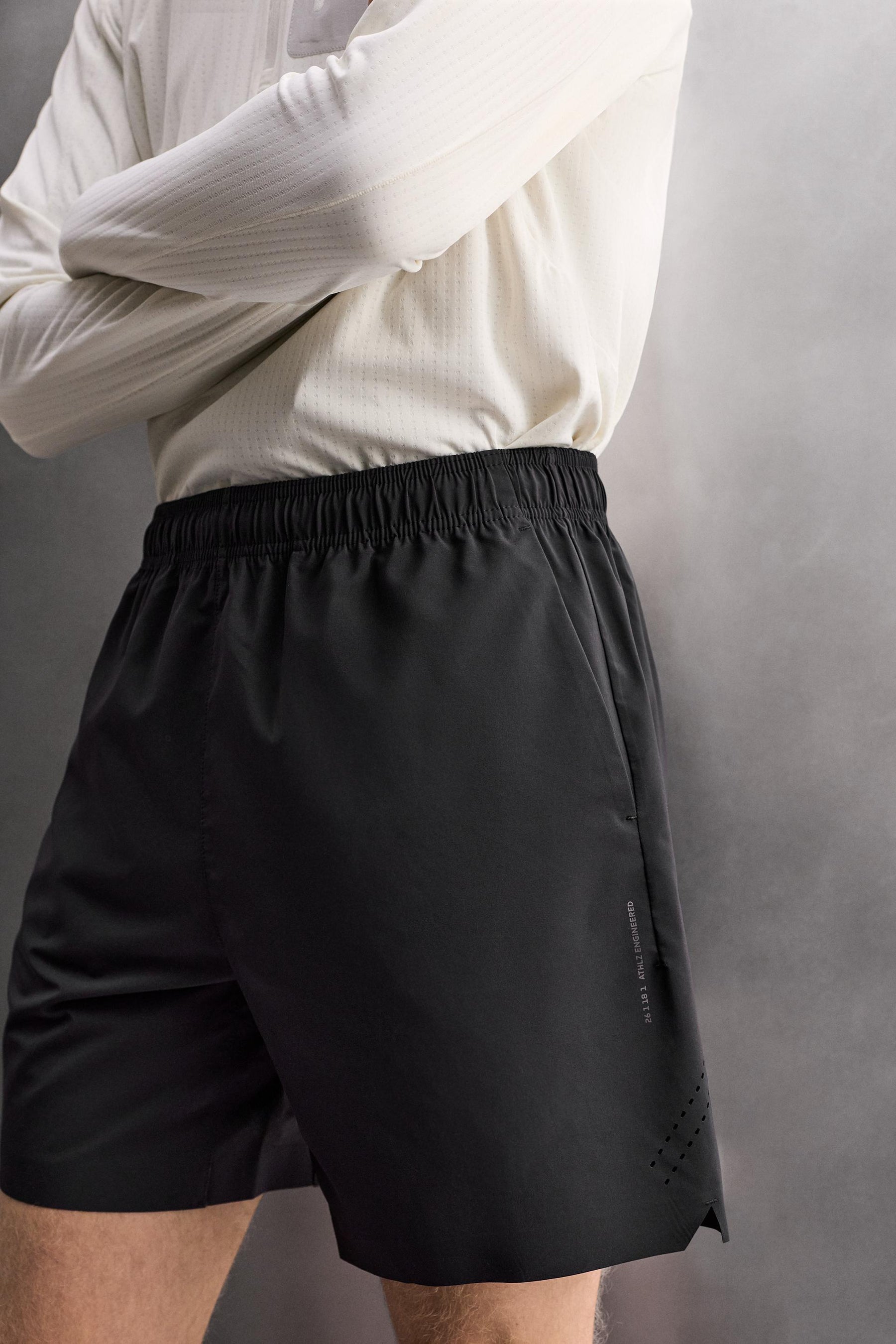 Perforierte Sommershorts