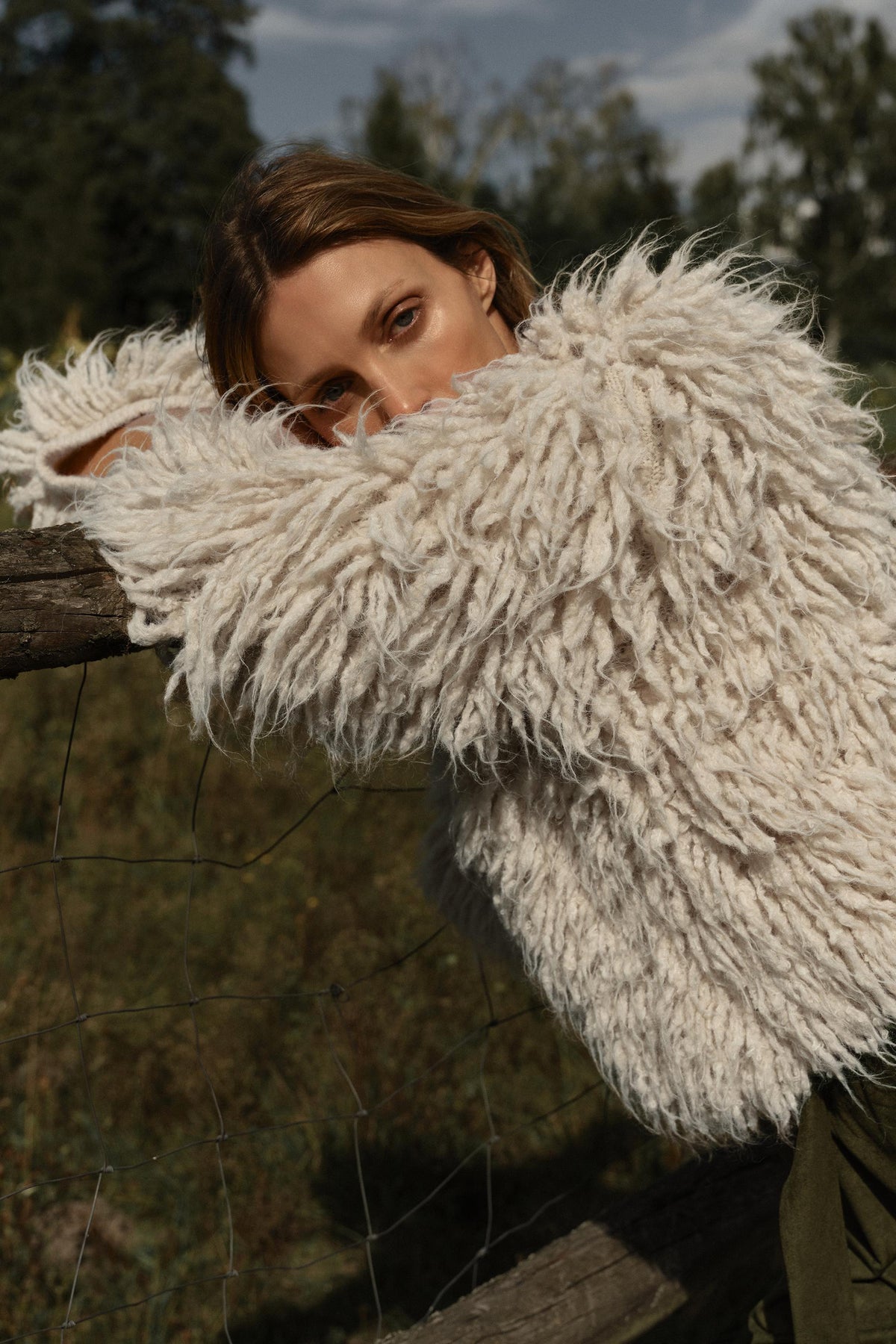 Fransen-Strickjacke aus gebürstetem Haar
