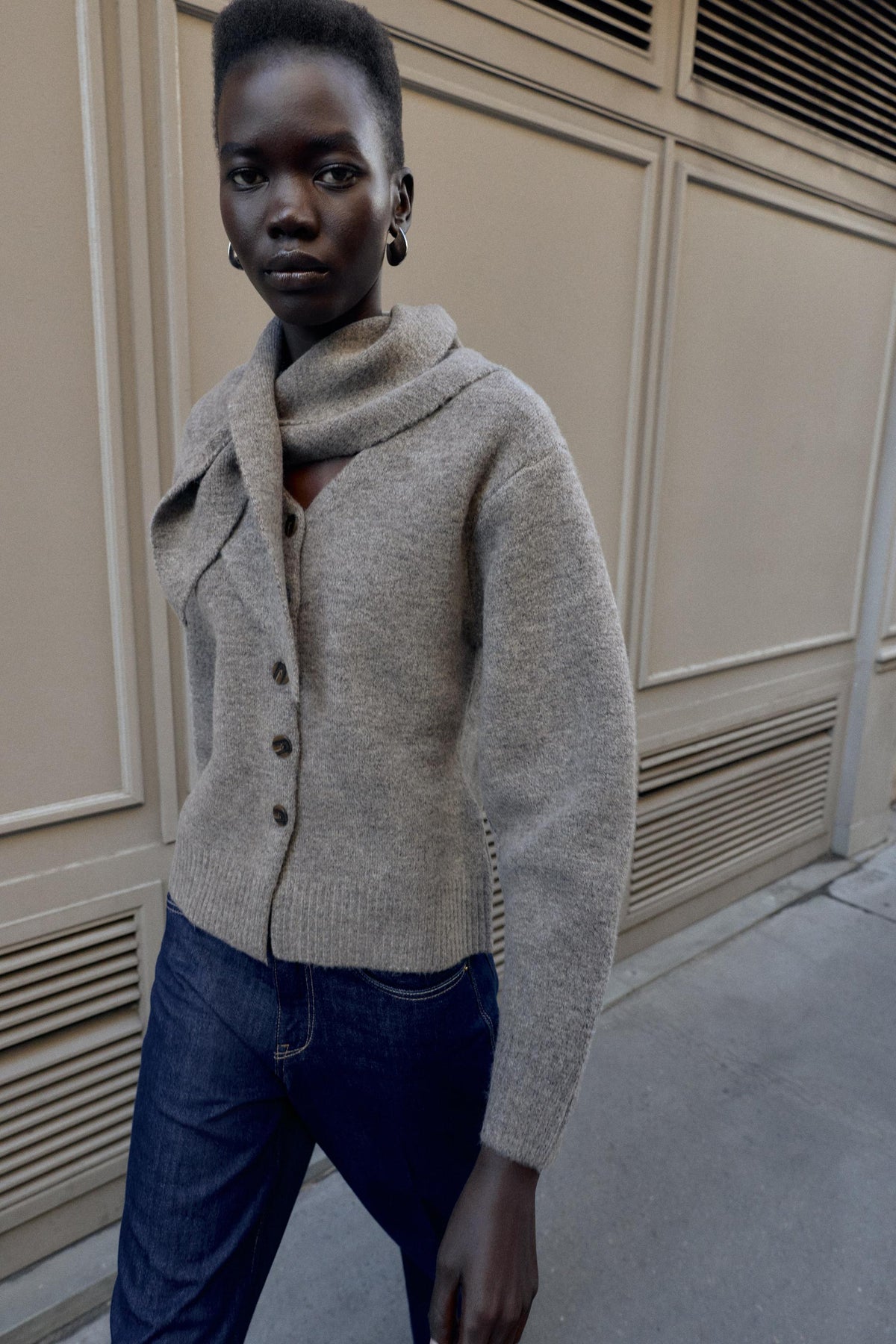 Strickjacke mit Schaldetails