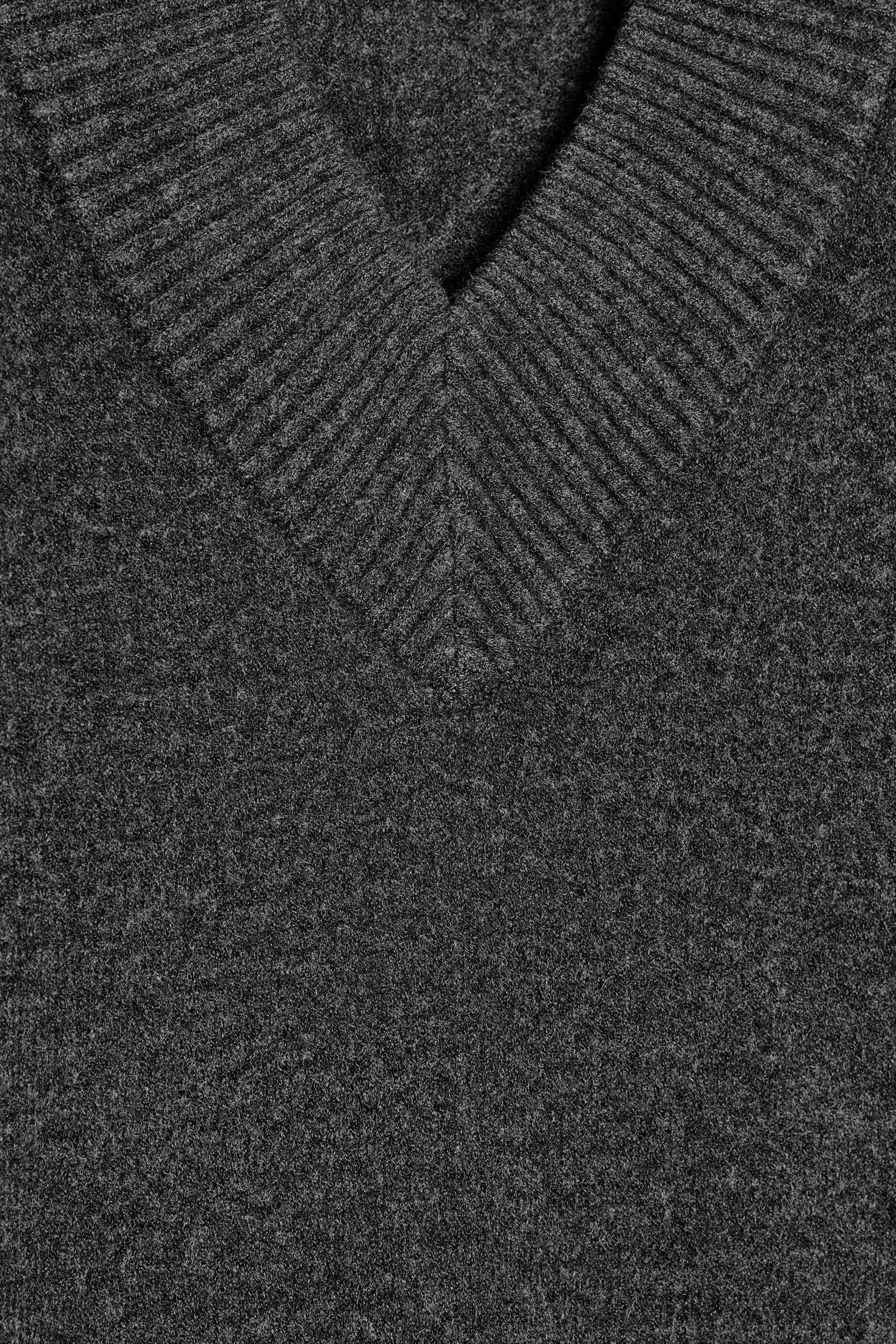 Strickpullover mit V-Ausschnitt