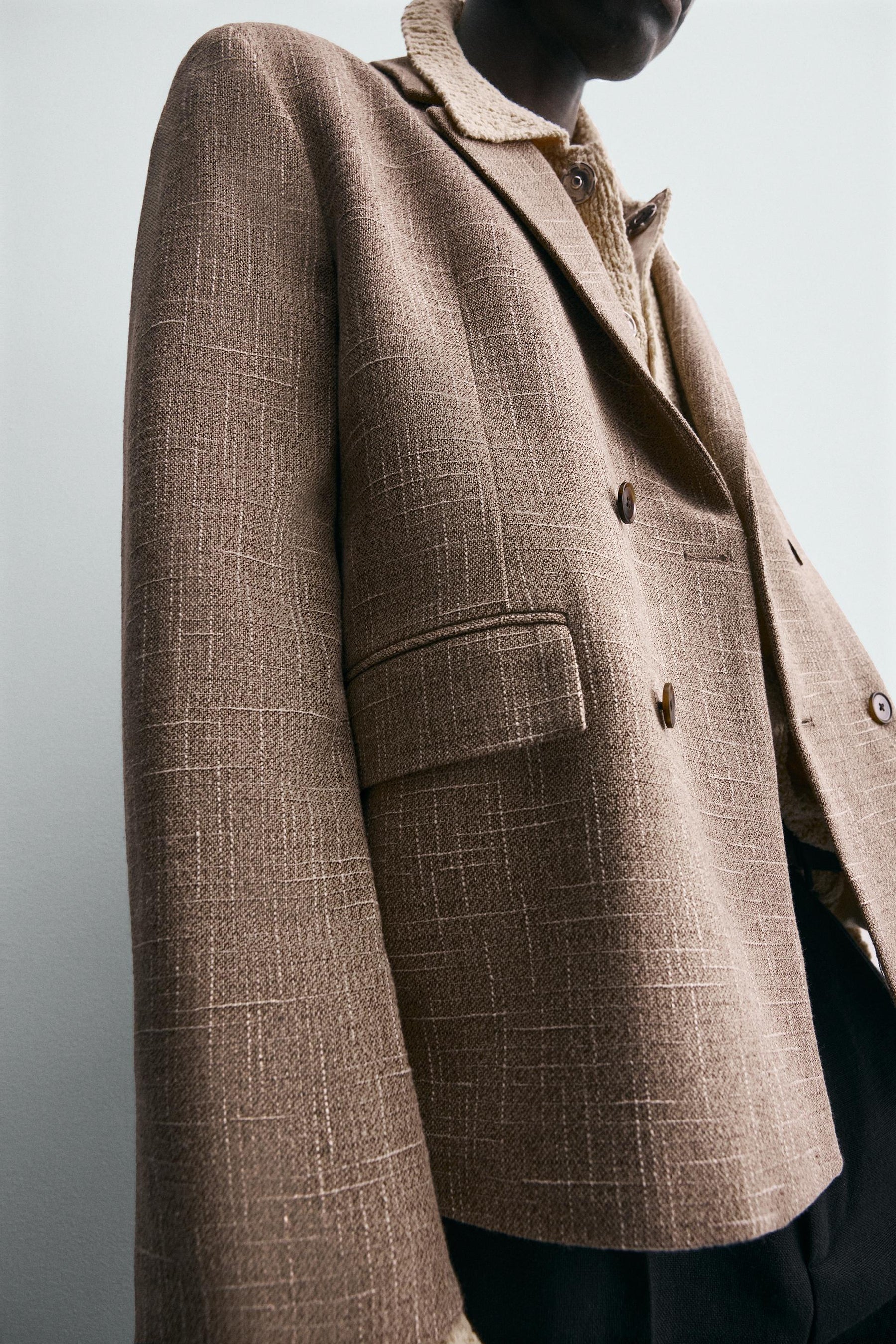 TEXTURED DOUBLE-BREASTED BLAZER - Image 7