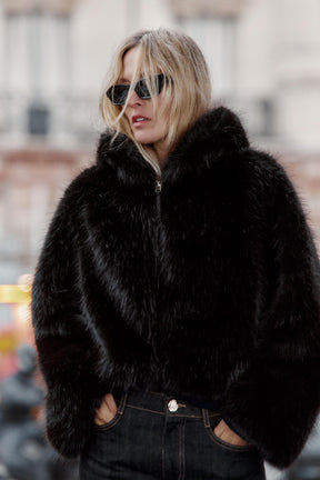 Kapuzenmantel aus Kunstpelz