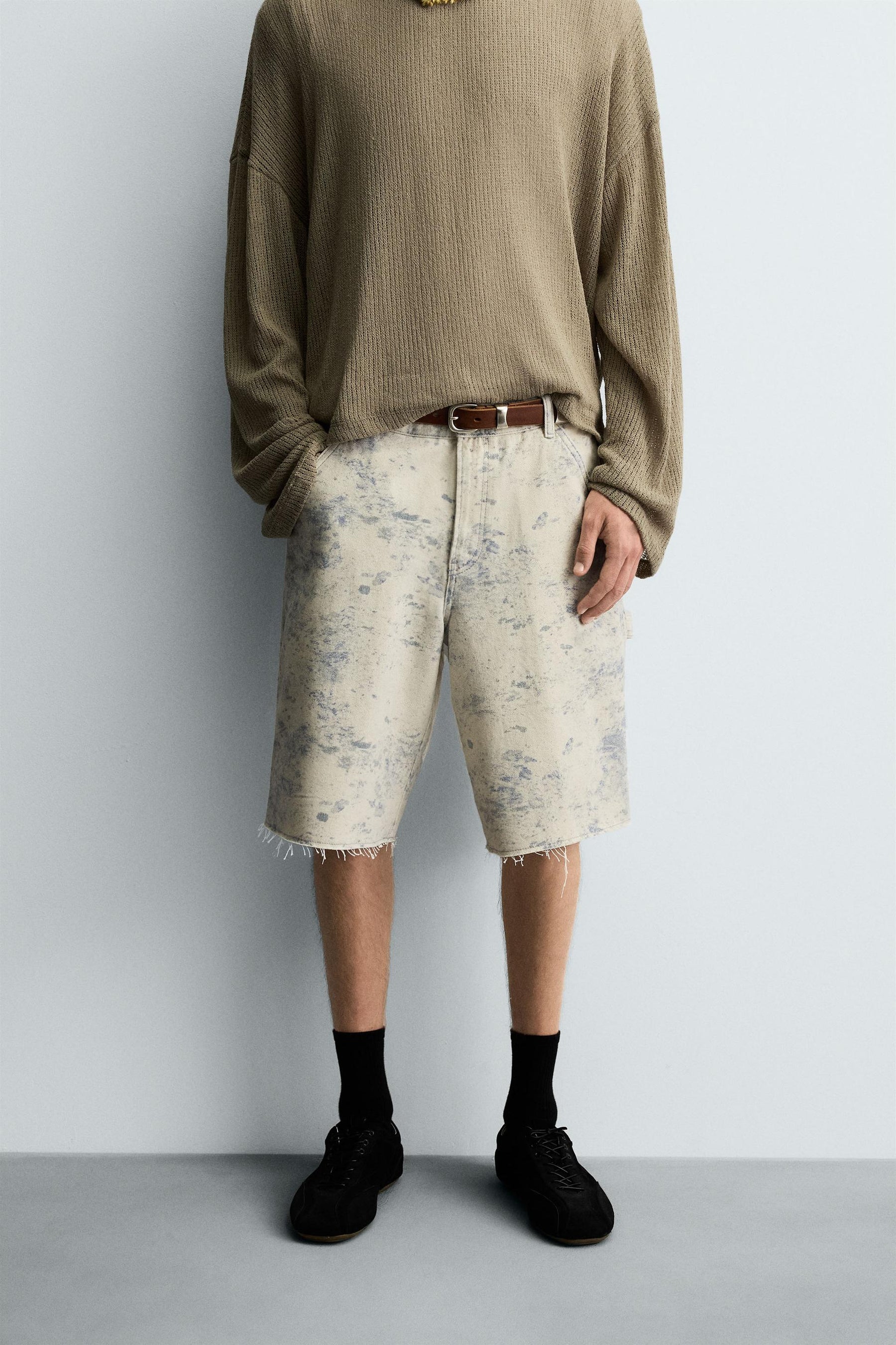 ABSTRACT PRINT CARPENTER POCKET BERMUDA SHORTS - Image 2