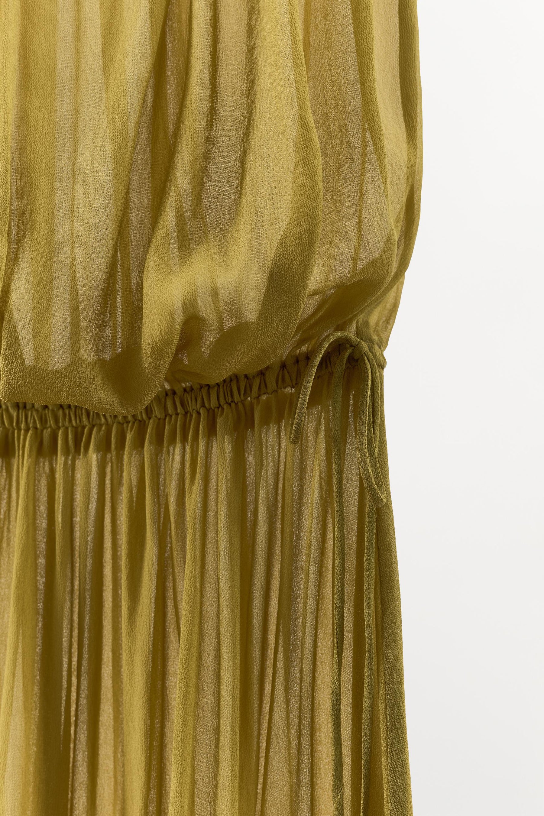 Asymmetrisches Oberteil mit Krawattenakzenten