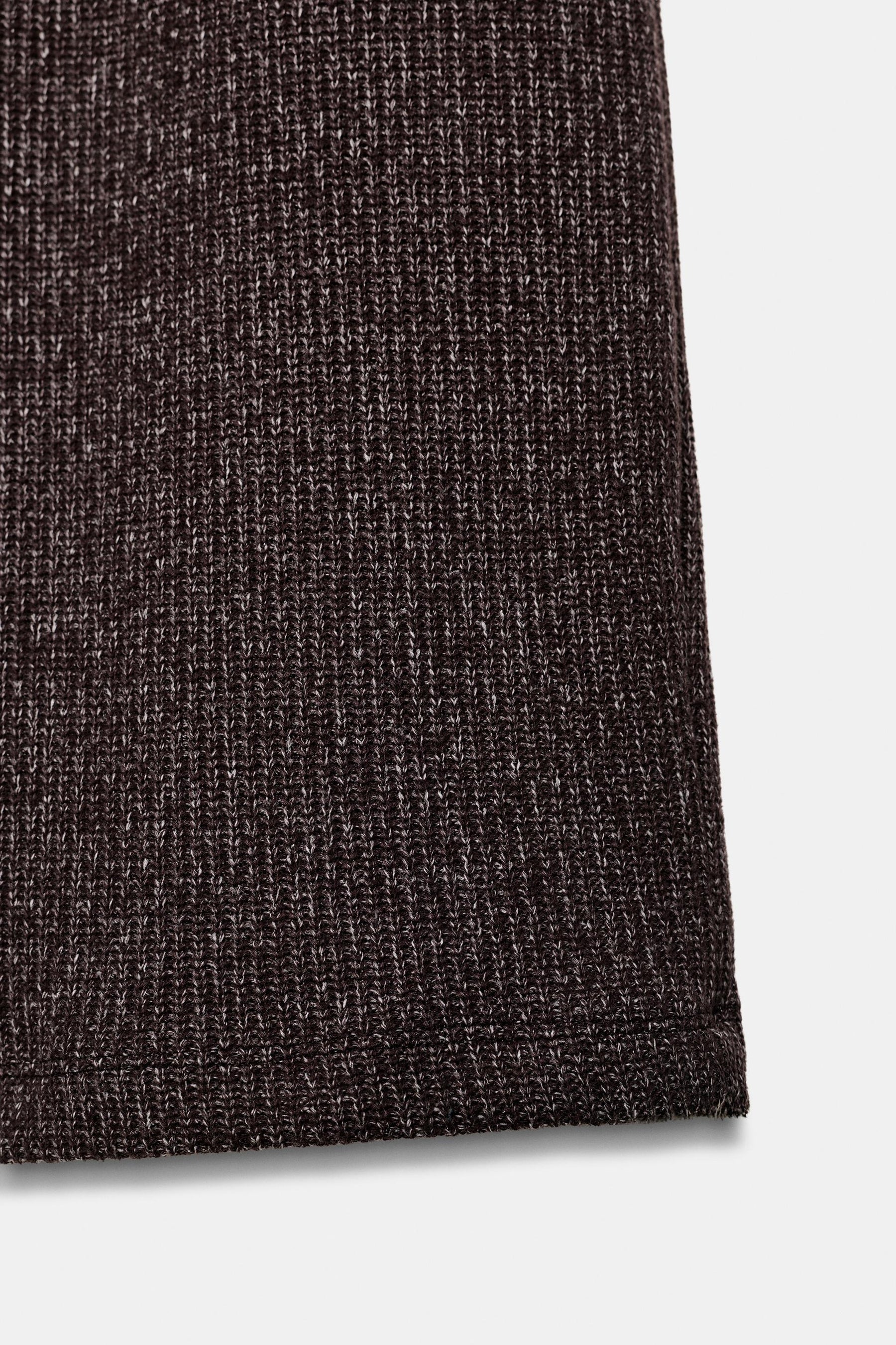 HOSE MIT WEITEM BEIN