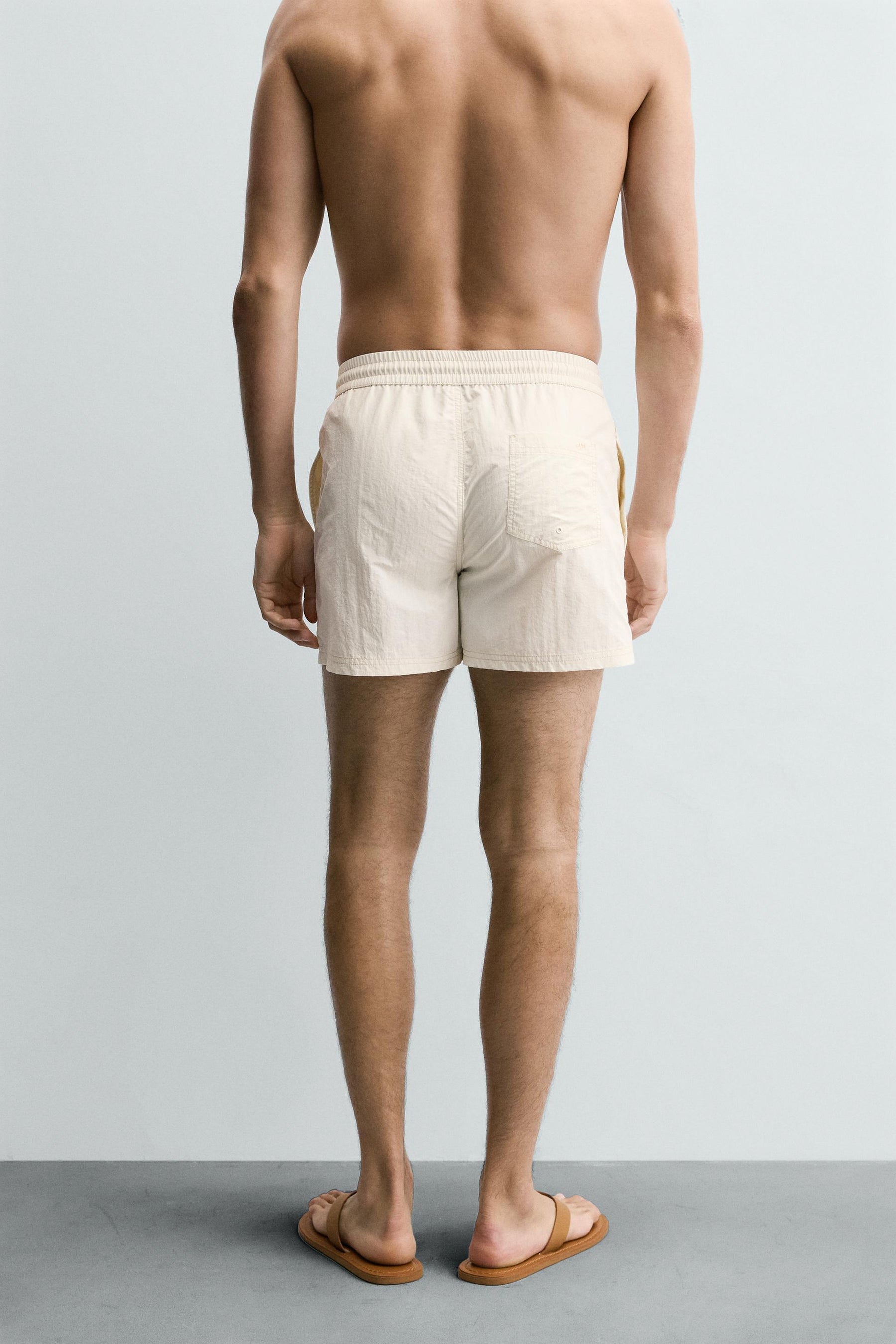 CONTRAST MID-LENGTH SWIMMING TRUNKS - Image 3