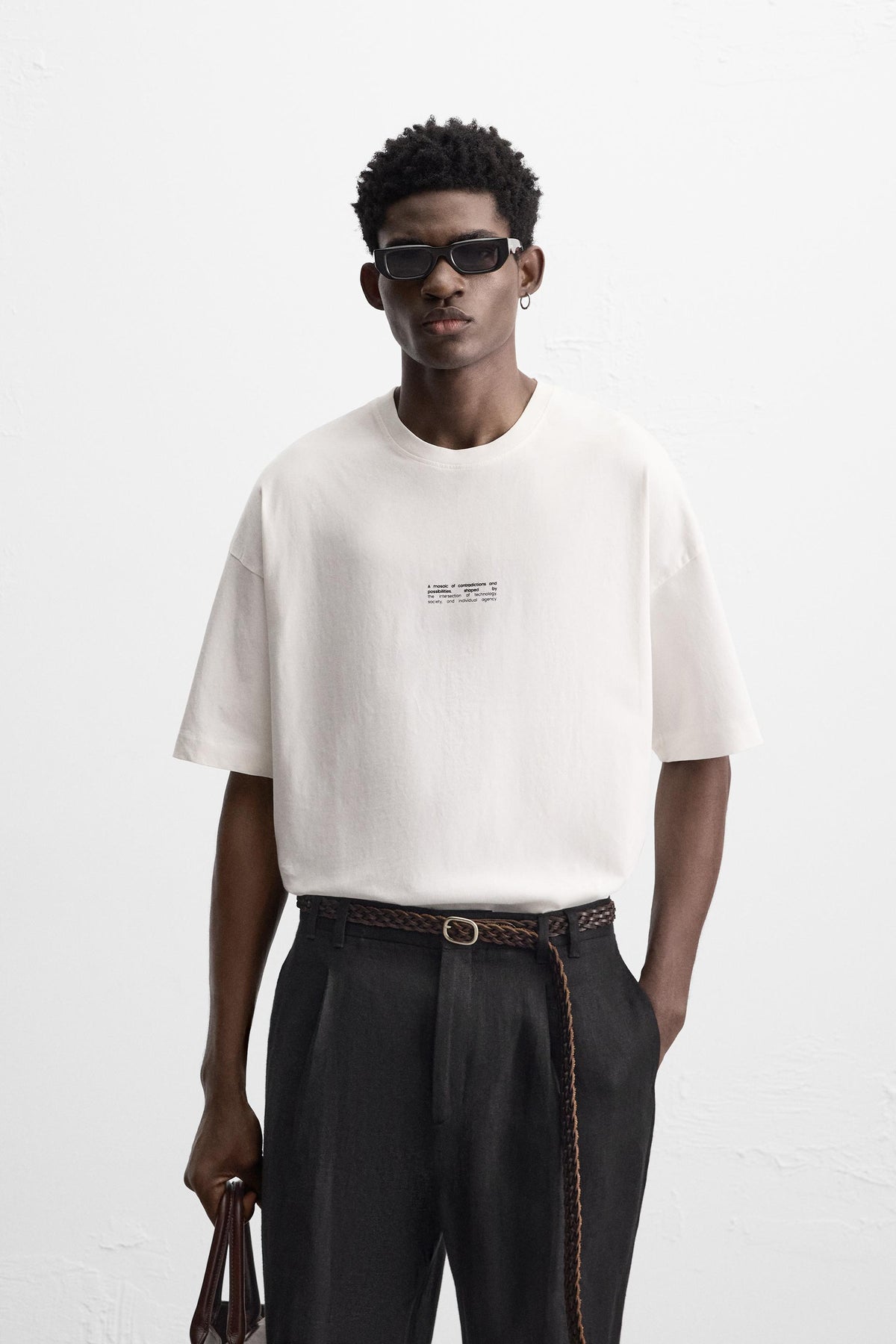 PRINTED GRAPHIC T-SHIRT - Image 2