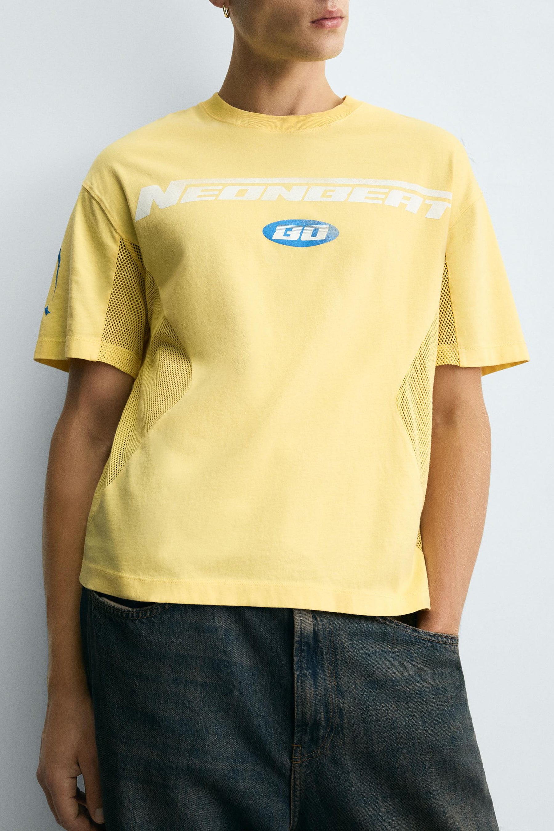 T-SHIRT WITH CONTRAST TEXT PRINTS - Image 5