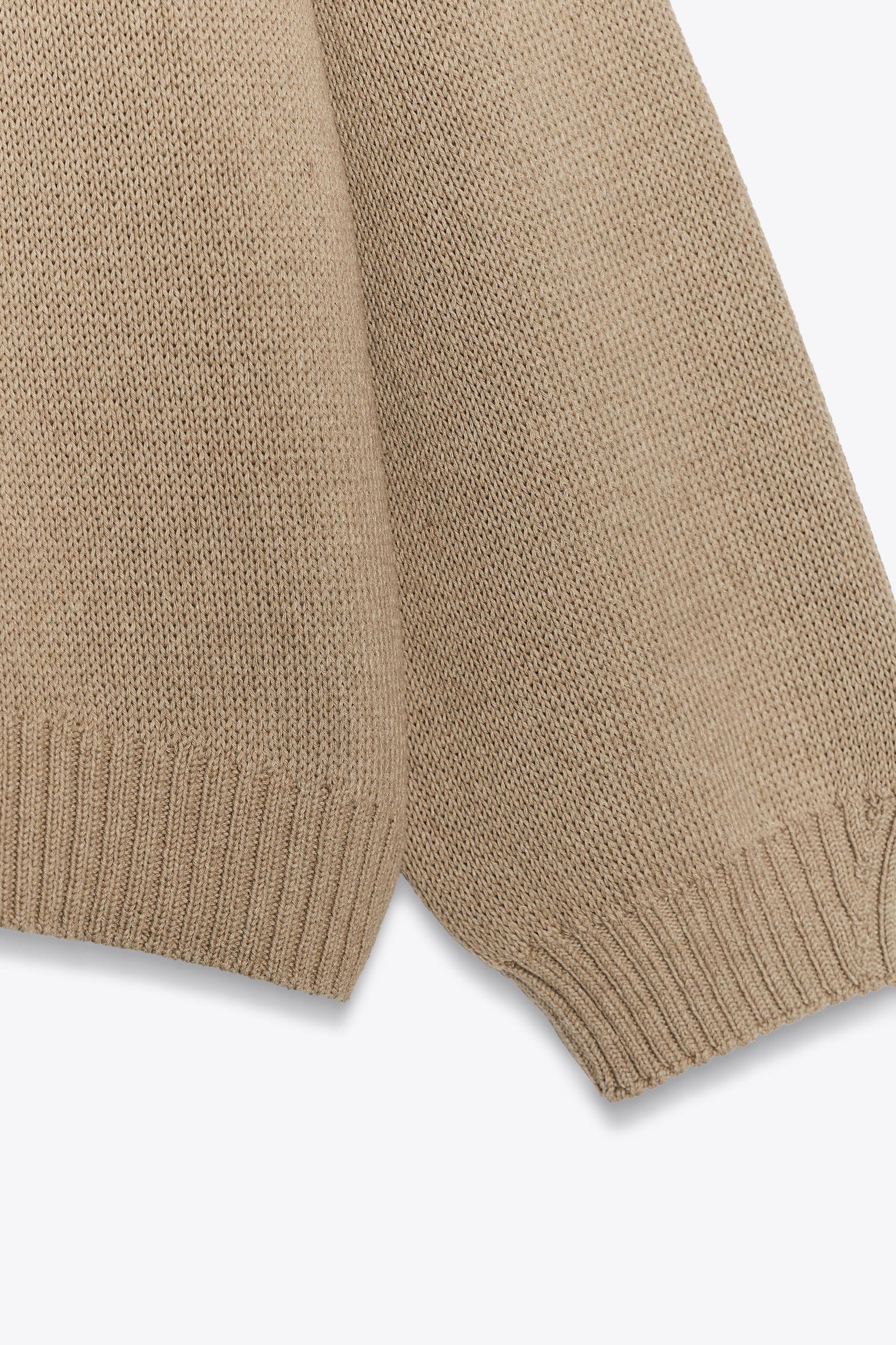 ÜBERGRÖSSERTER STRICKPULLOVER