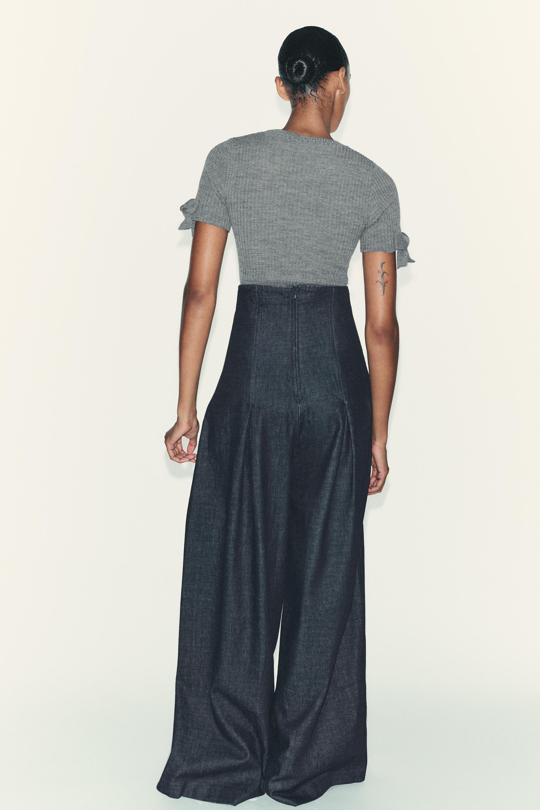 SHORT SLEEVE RIB KNIT JUMPER WITH BOWS - Image 3