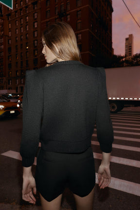 Strickjacke mit Schulter