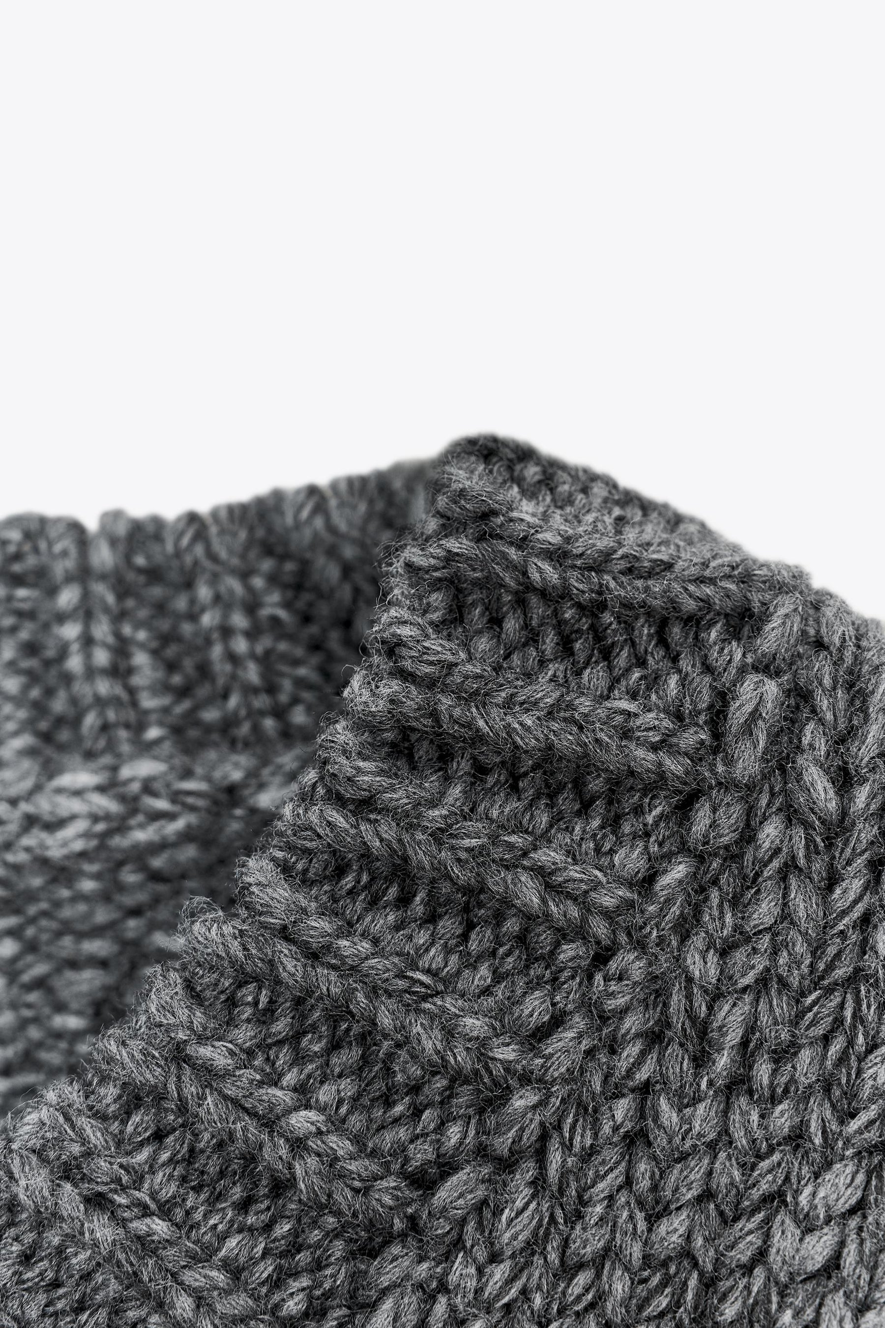 Kurzer V-Ausschnitt-Pullover