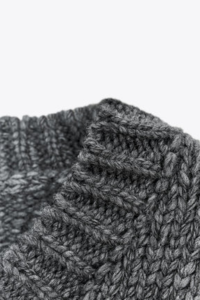 Kurzer V-Ausschnitt-Pullover