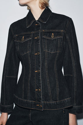 Figurbetonte Jeansjacke