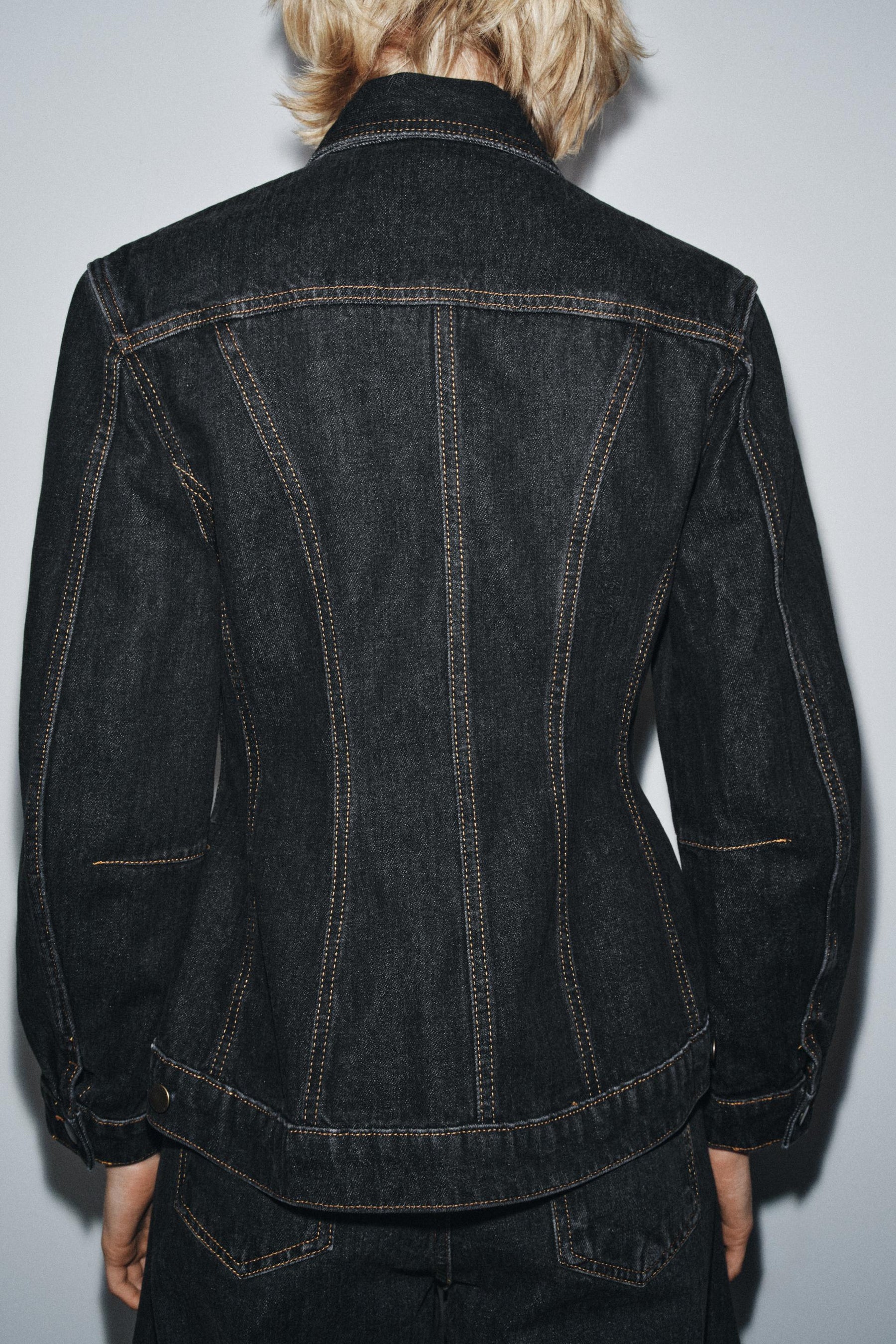 Figurbetonte Jeansjacke