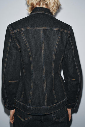 Figurbetonte Jeansjacke