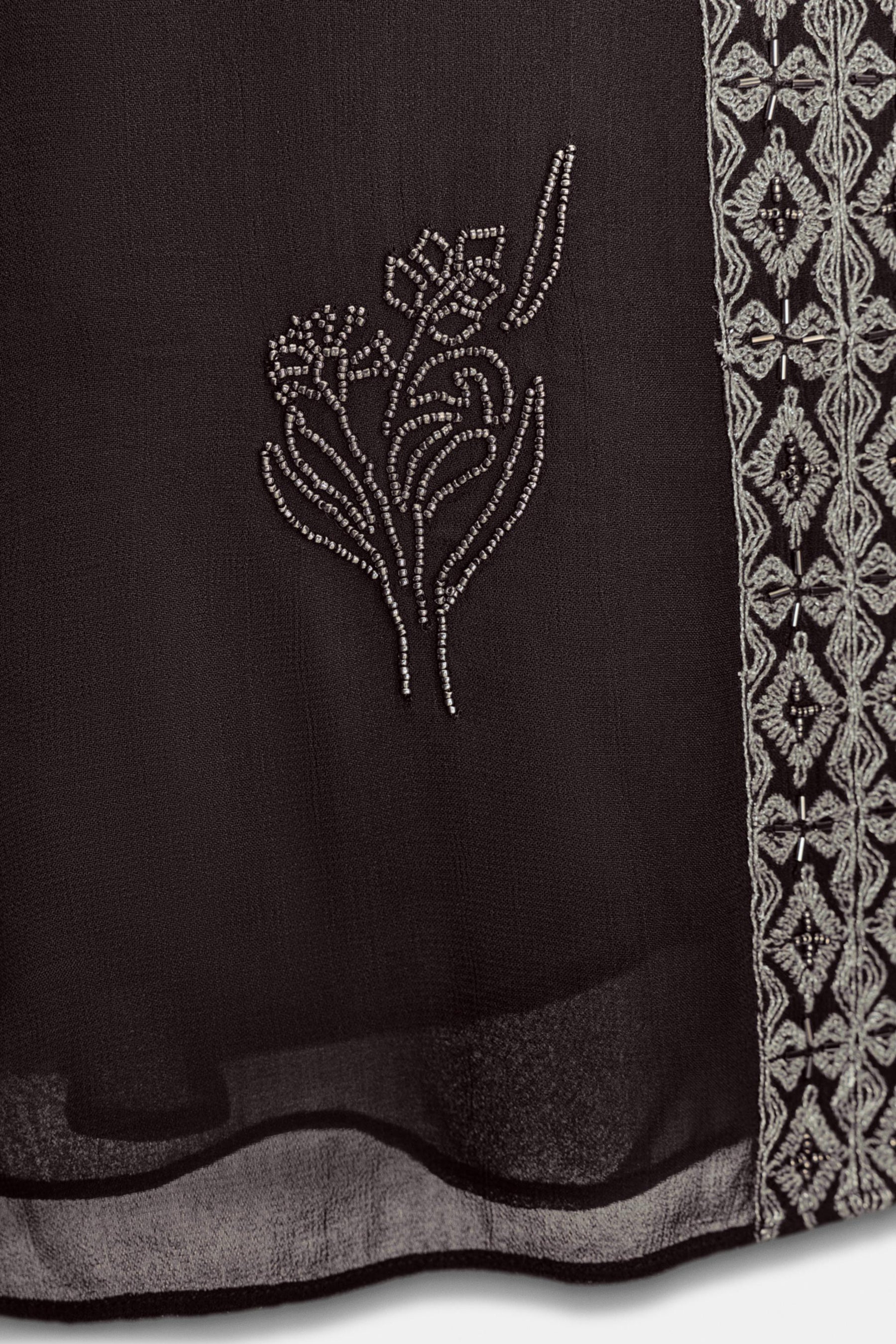 Besticktes Oberteil in limitierter Auflage