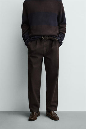 Faltenhose mit geradem Bein