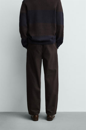 Faltenhose mit geradem Bein