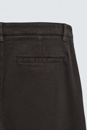 Faltenhose mit geradem Bein