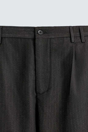 Nadelstreifen-Faltenhose