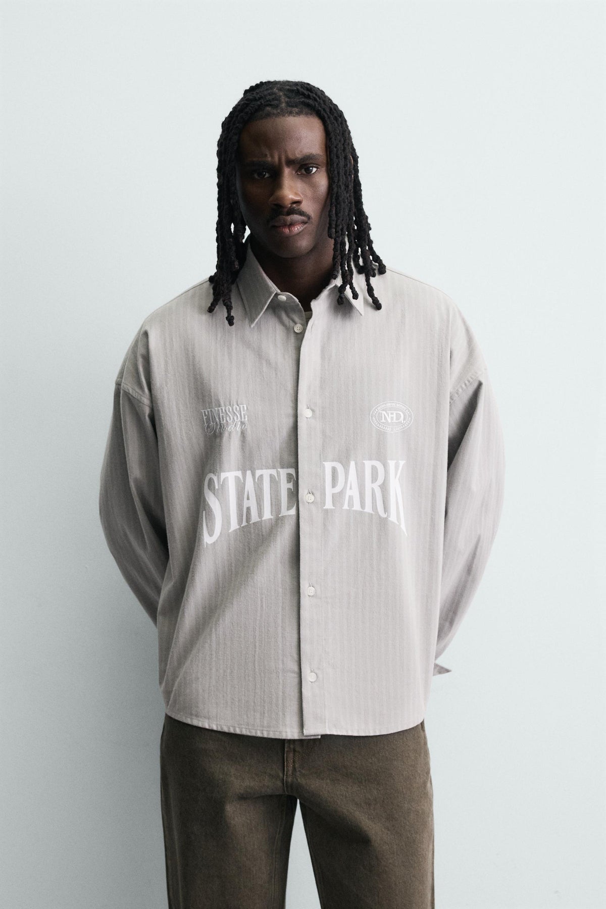 Gestreiftes Hemd Stickerei