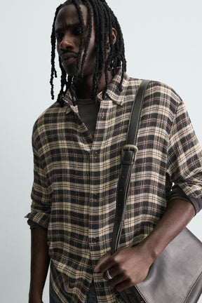 Lässiges kariertes Hemd