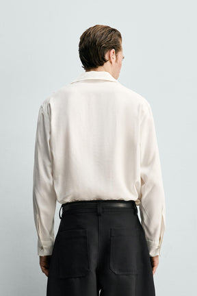 Fließendes, lässiges Hemd